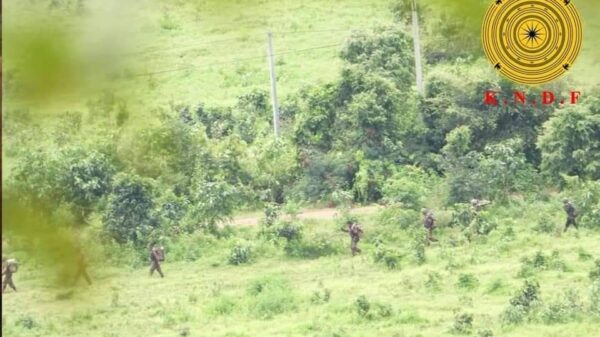 (ပြီးခဲ့သည့် စက်တင်ဘာက ဒီးမော့ဆိုမှ ဖရူဆိုမြို့နယ်သို့ စစ်ကြောင်းထိုးဝင်ရောက်ခဲ့သည့် စစ်ကောင်စီတပ်သားများအား တွေ့ရစဥ်။ ဓာတ်ပုံ - KNDF)