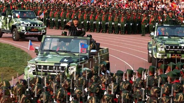 (၀ပြည်သွေးစည်းညီညွတ်ရေးတပ်မတော်(UWSA) စစ်ရေးပြအခမ်းအနားပြုလုပ်နေစဥ်။ ဓာတ်ပုံ - CJ)