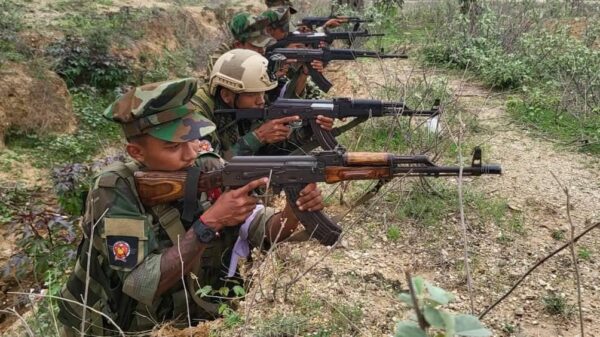 (စစ်ကောင်စီတပ်အား တိုက်ခိုက်ရန် စစ်ရေးလေ့ကျင့်နေသော မကွေးတိုင်းရှိ PDF ရဲဘော်များအား တွေ့ရစဉ်။ ဓာတ်ပုံ - CJ)