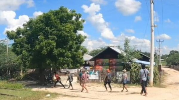 ရဲဘော်များက ဝက်လူးကျေးရွာစခန်းအား သွားရောက်ပစ်ခတ်တိုက်ခိုက်ပြီး စခန်းဟောင်း မီးသတ်ကုန်းအား မီးရှို့ဖျက်ဆီးခဲ့စဥ်။ ဓာတ်ပုံ-File Photo