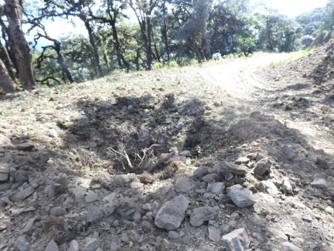 (စစ်ကောင်စီတပ် လေကြောင်းတိုက်ခိုက်မှုကြောင့် မင်းတပ်မြို့ရှိ နေအိမ်များ ထိခိုက်ပျက်စီးနေသည်ကို တွေ့ရစဉ်။ ဓာတ်ပုံ - Hkl- Mindat)