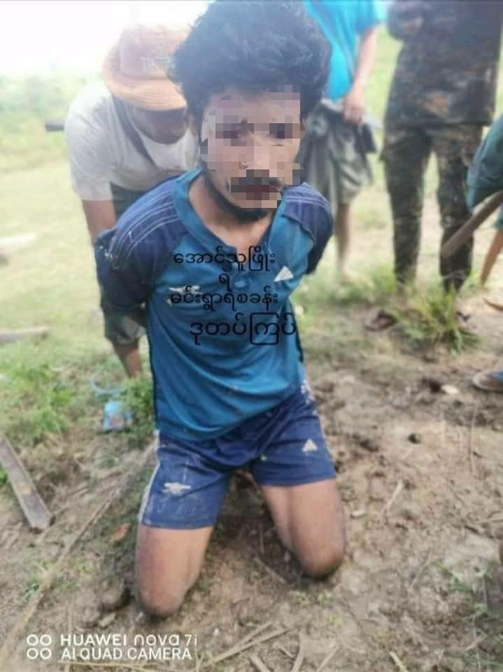 (မင်းရွာရဲစခန်းသိမ်းတိုက်ပွဲတွင် ထွက်ပြေးသွားသည့် စစ်ကောင်စီရဲများကို PDF များကဖမ်းဆီးပြီးနောက်တွေ့ရစဥ်။ဓာတ်ပုံ - CJ)