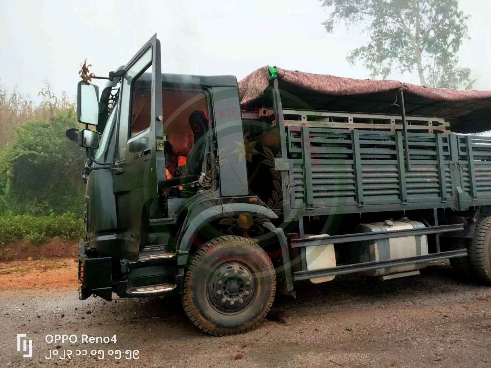 (ယနေ့နံနက်တွင် သိမ်းဆည်းရရှိသော စစ်ကောင်စီတပ်စခန်း ယာဉ်များအား တွေ့ရစဉ်။ ဓာတ်ပုံ - TNLA)