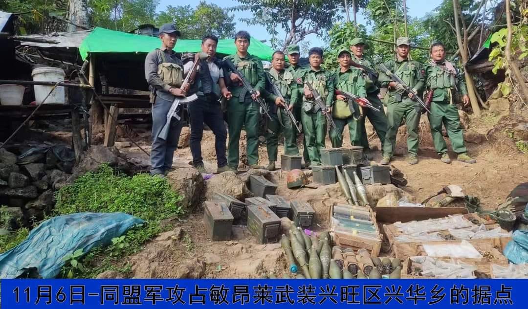 (MNDAA က နိုဝင်ဘာ ၅ ရက်တွင် စစ်ကောင်စီတပ်၏ တုံရှမ်ထုံ တာကန်ထန်စခန်း နှင့် စစ်တပ်ယာဥ်တန်းကိုကြားဖြတ်တိုက်ခိုကပြီးနောက်သိမ်းဆည်းရရှိသော လက်နက်ခဲယမ်းများ။ဓါတ်ပုံ-The Kokang)