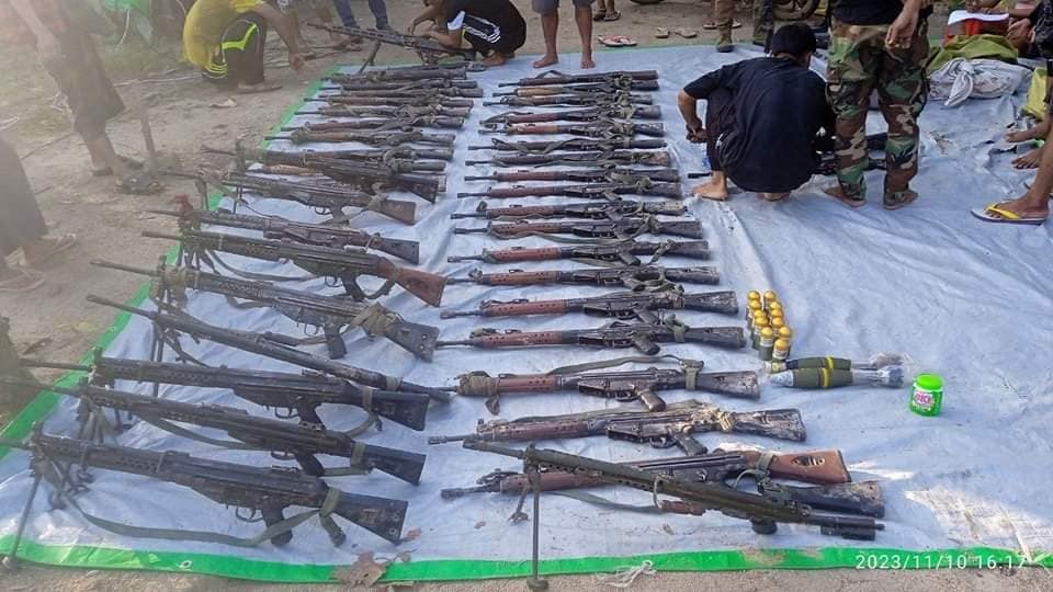 (စစ်ကောင်စီတပ်ထံမှ သိမ်းဆည်းရရှိသောလက်နက် ခဲယမ်းများ ။ဓါတ်ပုံ-Infinity Group)