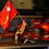 (၂၀၂၀ ​ရွေး​ကောက်ပွဲ​နေ့ ညပိုင်းတွင်​ရွေး​ကောက်ပွဲရလဒ်ကို​စောင့်ရင်းပါတီ​ရှေ့တွင် ​အောင်ပွဲခံ​နေ​သောပြည်သူများ။ ဓါတ်ပုံ-EPA)