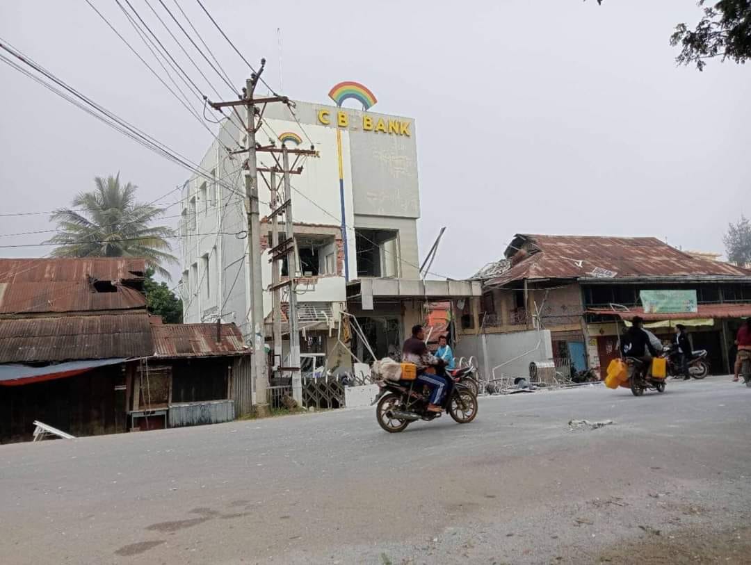 (စစ်ကောင်စီတပ်ထံမှ သိမ်းယူထာသော ချင်းရွှေဟော်၊ ပန်ဆိုင်း(ကြူကုတ်)၊ သိန္နီမြို့ များနှင့် လောက်ကိုင် - ချင်းရွှေဟော်အကြား ပိတ်မိနေသော ပြည်သူများ။ဓါတ်ပုံ-The Kokang၊ TNLA၊ CJ)