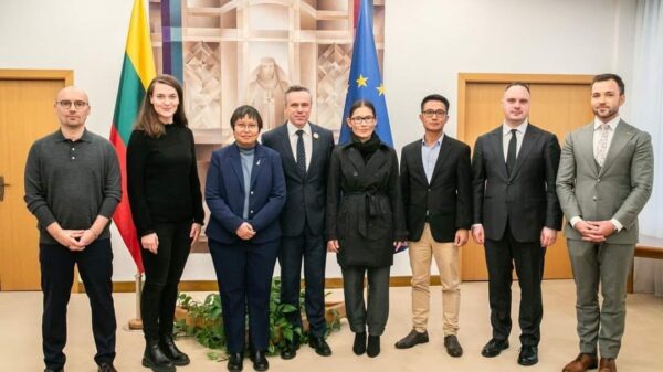 နိုင်ငံခြားရေးဝန်ကြီး ဒေါ်ဇင်မာအောင်နှင့် တိုင်းရင်းသားကိုယ်စားလှယ်များ လစ်သူရေးနီးယားလွှတ်တော်အမတ်များနှင့်သွားရောက်တွေ့ဆုံ