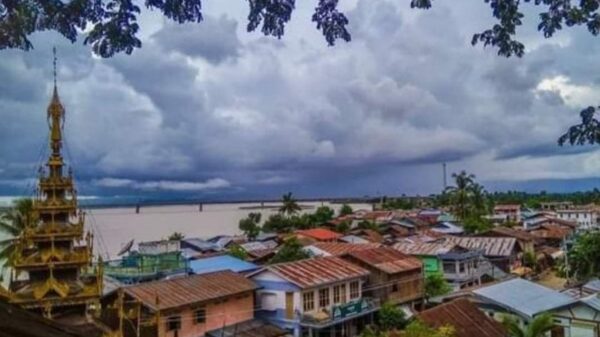 (ထီးချိုင့်မြို့ တစ်​နေရာ /ပုံအ​ဟောင်းဖြစ်ပါသည်။ ဓါတ်ပုံ-CJ)