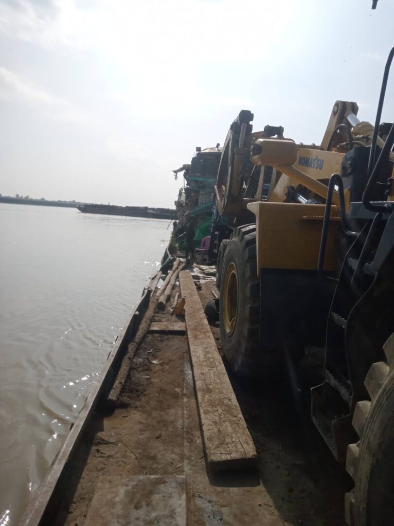 (စစ်ကောင်စီတပ်ထံမှ PDF များက သိမ်းယူခဲ့သော ရေယာဥ်များနှင့် ရေယာဥ်ပေါ်ပါ စက်ယန္တယားအချို့။ဓါတ်ပုံ-ပေးပို့ )
