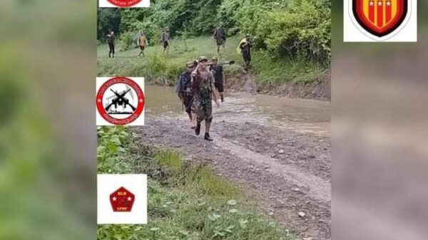 (စစ်ဆင်ရေးတစ်ခုတွင် စလင်းPDF ရဲဘော်များအား တွေ့ရစဥ်။ ဓာတ်ပုံ-စလင်း PDF)