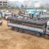 ("ဝ"ပြည်သို့ ရောက်ရှိလာသော စစ်ဘေးရှောင်များတင်ဆောင်လာသော ယာဥ်များ။ ဓာတ်ပုံ - File Photo)