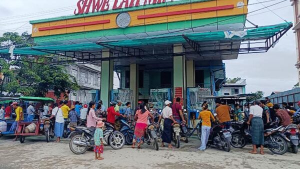(ကလေးမြို့ရှိ ဓာတ်ဆီဆိုင်တစ်ဆိုင်အား တွေ့ရစဉ်။ ဓာတ်ပုံ - CJ)