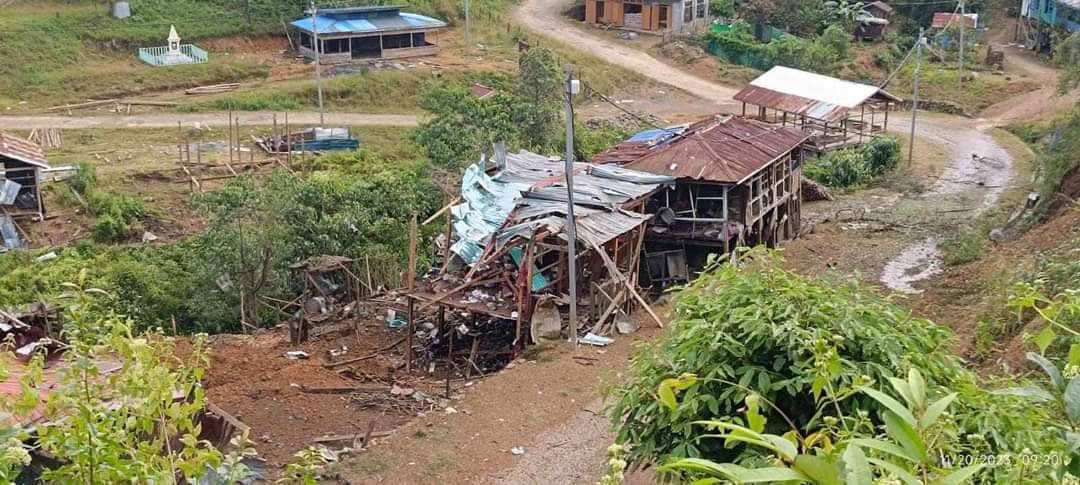 ( စစ်ကောင်စီတပ်ထံမှ သိမ်းဆည်းရရှိသော လက်နက်ခဲယမ်းနှင့် စခန်းကုန်းများ။ဓါတ်ပုံ-Zophei Information Centre /Chinland Information Centre)