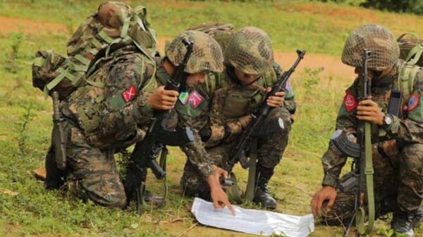 (ညီနောင်မဟာမိတ် သုံးဖွဲ့မှ ရဲဘော်များနှင့် ၁၀၂၇ စစ်ဆင်​ရေးတွင် စစ်​ကောင်စီတပ်ထံမှ သိမ်းဆည်းရရှိ​သော တင့်ကား ၊အတွဲလိုက်ပစ်ဒုံး ၊လက်နက်ကြီးများအား တွေ့ရစဉ်။ ဓာတ်ပုံ - AA ၊ The Kokang ၊ TNLA)