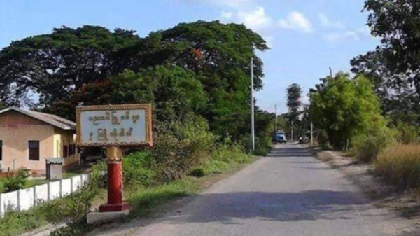 ညောင်ဖြူပင်ရွာအဝင်အား တွေ့ရစဥ်။ဓာတ်ပုံ-Cj