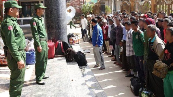 (စစ်ကောင်စီ ခြေမြန်တပ်ရင်း ခမရ - ၁၂၉ တပ်ရင်းတစ်ရင်းလုံးနှင့် မိသားစုဝင်များ ကိုးကန့်တပ်မတော်ထံ လက်နက်ချအဖမ်းခံခဲ့ကို ၂၀၂၃ နိုဝင်ဘာ ၁၂ ရက်က တွေ့ရစဉ်။ ဓာတ်ပုံ - Three Brotherhood Alliance)