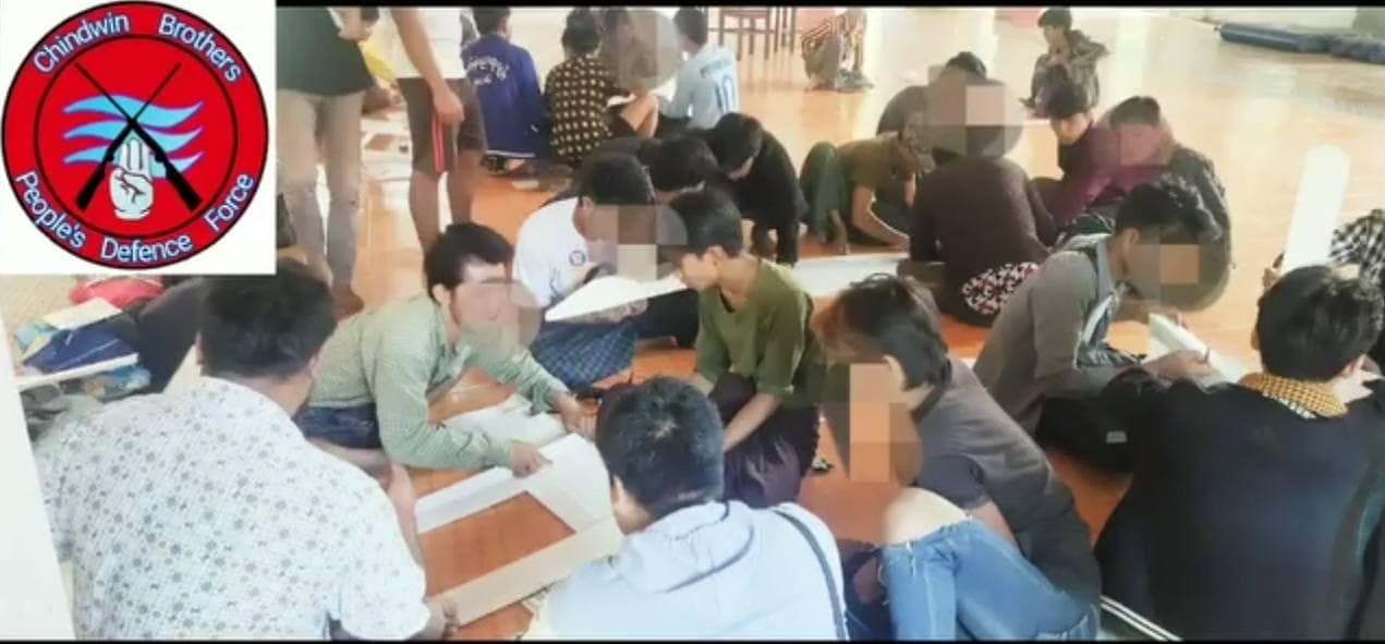 မောင်းသူမဲ့လေယာဥ်ငယ်သင်တန်း ပို့ချပေးခဲ့စဥ်။ ဓာတ်ပုံ-Chindwin Brothers