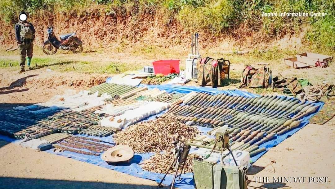 ( စစ်​​ကောင်စီတပ်ထံမှ သိမ်းဆည်းရရှိ​သော လက်နက်ခဲယမ်းနှင့် စခန်းကုန်းများ။ဓါတ်ပုံ-Zophei Information Centre /Chinland Information Centre)