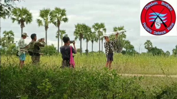 မောင်းသူမဲ့လေယာဥ်ငယ်သင်တန်း ပို့ချပေးခဲ့စဥ်။ ဓာတ်ပုံ-Chindwin Brothers