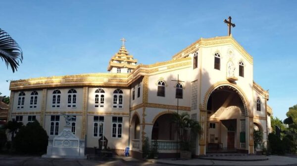 (လွိုင်ကော်မြို့ရှိ ခရစ္စတူးဘုရင်ဗဟိုဘုရားကျောင်းအား တွေ့ရစဥ်။ ဓာတ်ပုံ - CJ)
