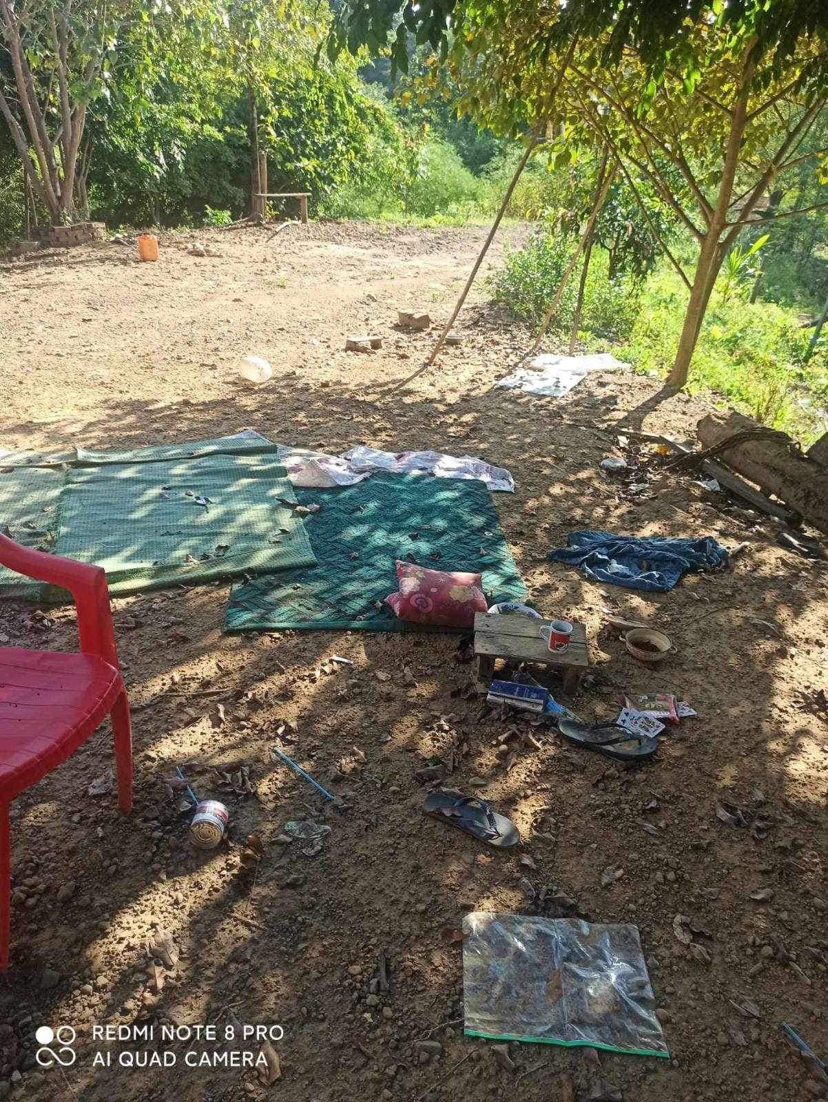 (ပဲခူးရိုးမအတွင်းရှိ စစ်ကောင်စီတပ် တပ်စွဲခဲ့သော ပုစွန်ဆိတ်ဆင်ဝိုင်းအား တွေ့ရစဥ်။ ဓာတ်ပုံ - ပေးပို့)