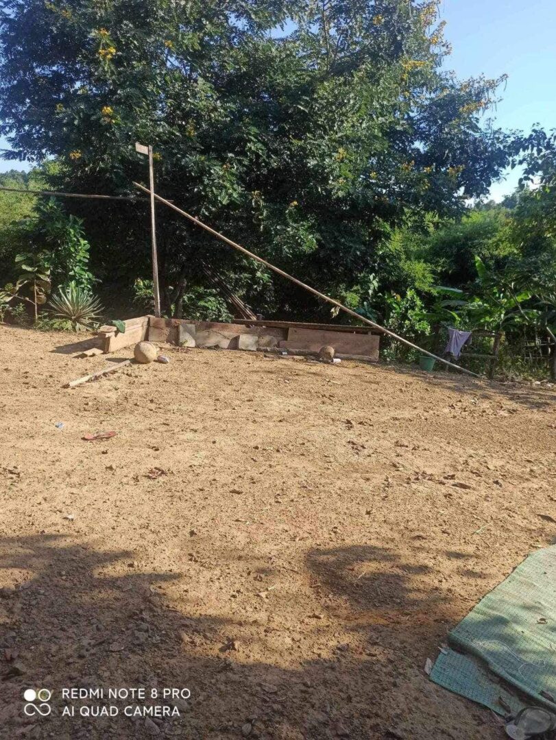 (ပဲခူးရိုးမအတွင်းရှိ စစ်ကောင်စီတပ် တပ်စွဲခဲ့သော ပုစွန်ဆိတ်ဆင်ဝိုင်းအား တွေ့ရစဥ်။ ဓာတ်ပုံ - ပေးပို့)