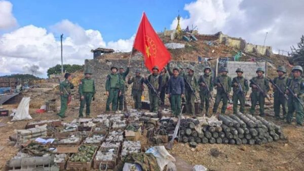 (စစ်တပ် စခန်းများ ၊မြို့များကို တစ်ခုပြီးတစ်ခုသိမ်း​နေ​သောMNDAA နှင့် ညီ​နောင်မဟာမိတ် တပ်ဖွဲ့ဝင်များ။ ဓါတ်ပုံ-The Kokang)