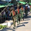 (ရခိုင်ပြည်နယ် စစ်တွေမြို့၌ စစ်ကောင်စီတပ်ဖွဲ့ဝင်များကို ၂၀၁၂ အောက်တိုဘာအတွင်းက တွေ့ရစဉ်။ ဓာတ်ပုံ- Getty Images)