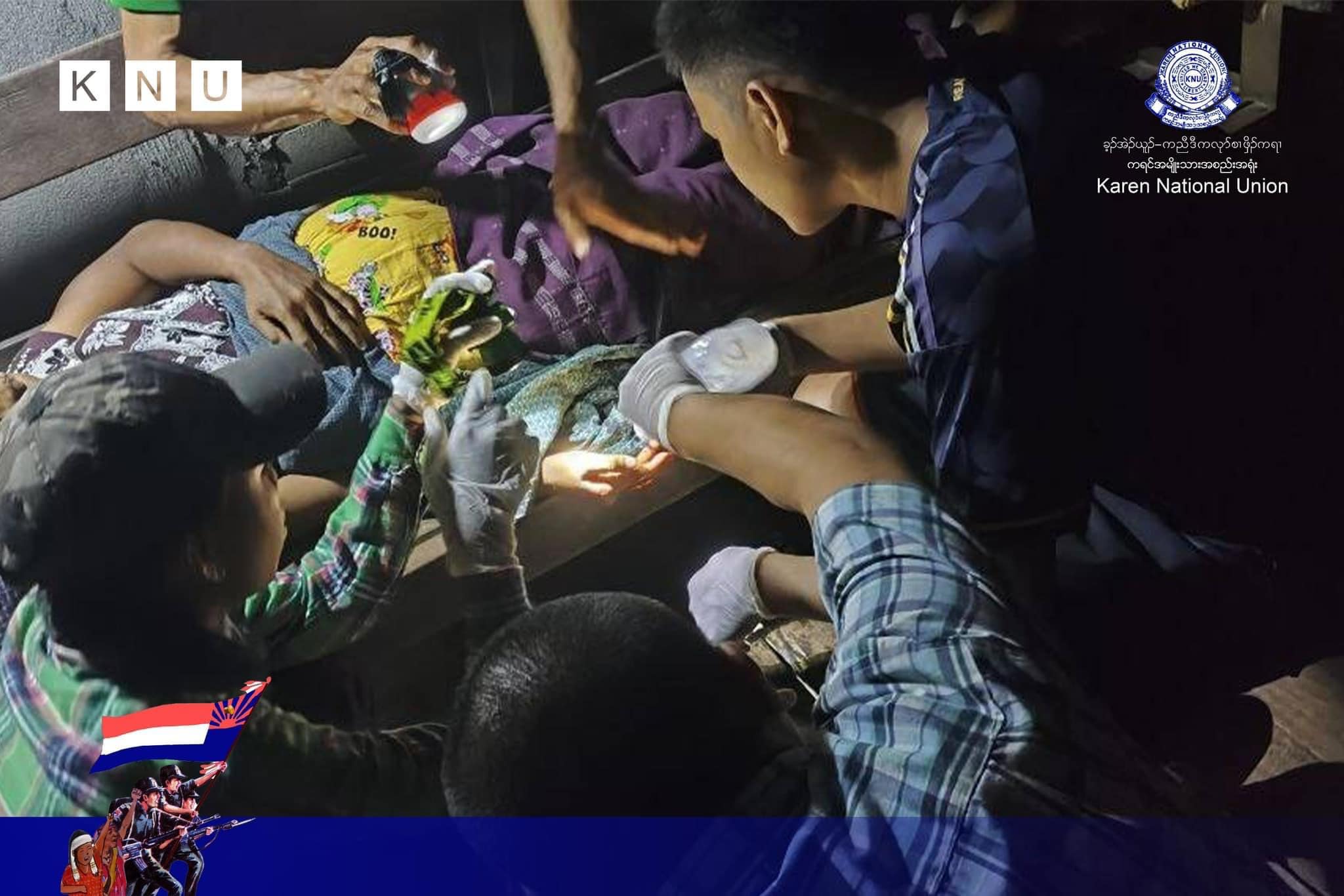 (စစ်ကောင်စီတပ် ပစ်ခတ်၍ ဒဏ်ရာရရှိသူအမျိုးသမီးအား ဆေးကုသမှုပေးနေစဥ်။ ဓာတ်ပုံ - KNU)