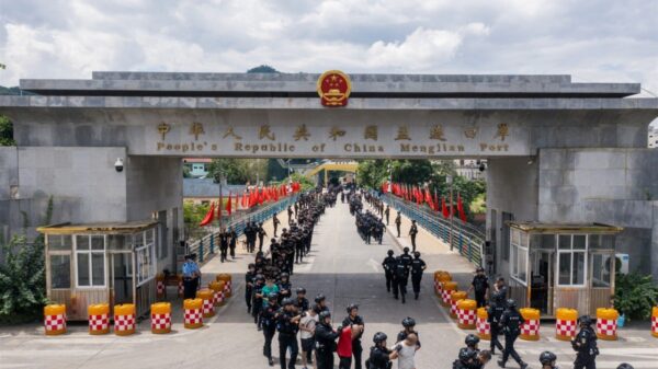 တရုတ်စက်ကွင်းထဲ ပီပီပြင်ပြင် ကျရောက်လာတဲ့ ရွှေတြိဂံ ထိပ်သီး ဒုစရိုက် မိသားစု ၅ ခု