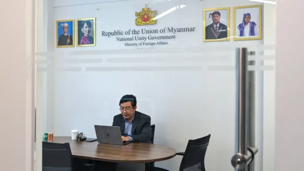 ဝါရှင်တန် ဒီစီက အခန်းကျဉ်းလေးထဲမှာ