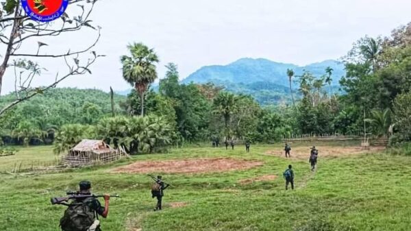 (ပြည်သူ့ကာကွယ်ရေးပူးပေါင်းစစ်ကြောင်း(၁)မှ ရဲဘော်အချို့အား ရှေ့တန်းတစ်နေရာတွင် တွေ့ရစဥ်။ဓာတ်ပုံ - ပေးပို့)