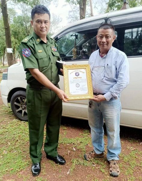 (ဦးသန်းထွန်းကို စစ်တပ်​ထောက်ခံပွဲများတွင်​တွေ့ရပုံ။ ဓါတ်ပုံ- File Photo)