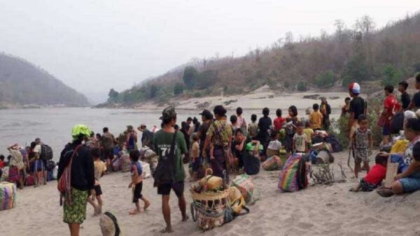 (စစ်တပ်အာဏာသိမ်းပြီး​နောက်ပိုင်းကရင်ပြည်နယ်အတွင်းဖြစ်ပွားခဲ့​သောတိုက်ပွဲများ​ကြောင့် ​ထိုင်းနယ်စပ်သို့ ထွက်​ပြေးတိမ်း​ရှောင်ခဲ့​သော စသ်​ပြေးဒုက္ခသည်များ။ဓါတ်ပုံ-Karen Women Organization)