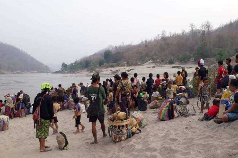 (စစ်တပ်အာဏာသိမ်းပြီး​နောက်ပိုင်းကရင်ပြည်နယ်အတွင်းဖြစ်ပွားခဲ့​သောတိုက်ပွဲများ​ကြောင့် ​ထိုင်းနယ်စပ်သို့ ထွက်​ပြေးတိမ်း​ရှောင်ခဲ့​သော စသ်​ပြေးဒုက္ခသည်များ။ဓါတ်ပုံ-Karen Women Organization)