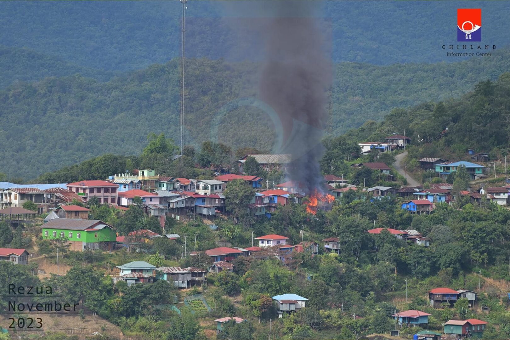 (ရေဇွာမြို့သိမ်းအား တိုက်ခိုက်သိမ်းပိုက်ပြီးနောက် မြင်ကွင်းနှင့် အောင်ပွဲပြန်ရဲဘော်များအား ဒေသခံများက ကြိုဆိုနေစဉ်။ ဓာတ်ပုံ - CIC)