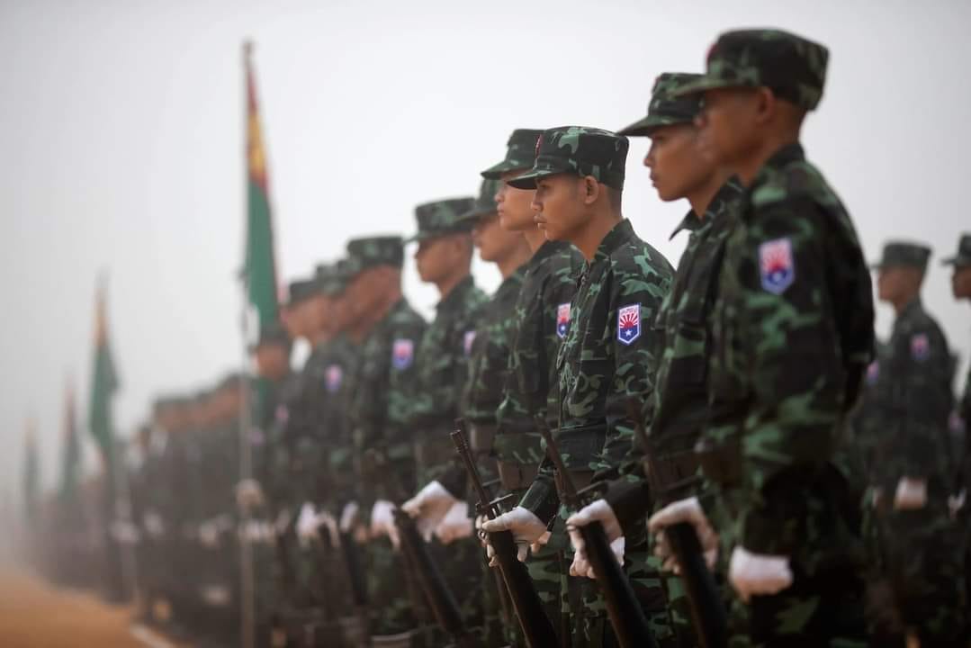 (KNU/KNLA တပ်ဖွဲ့ဝင်များ ၊PDF များနှင့် မုန်းမြို့ကို Google Map ၊ Google Earth တို့တွင်​တွေ့ရမှု။ ဓါတ်ပုံ-EPA၊ NUG)