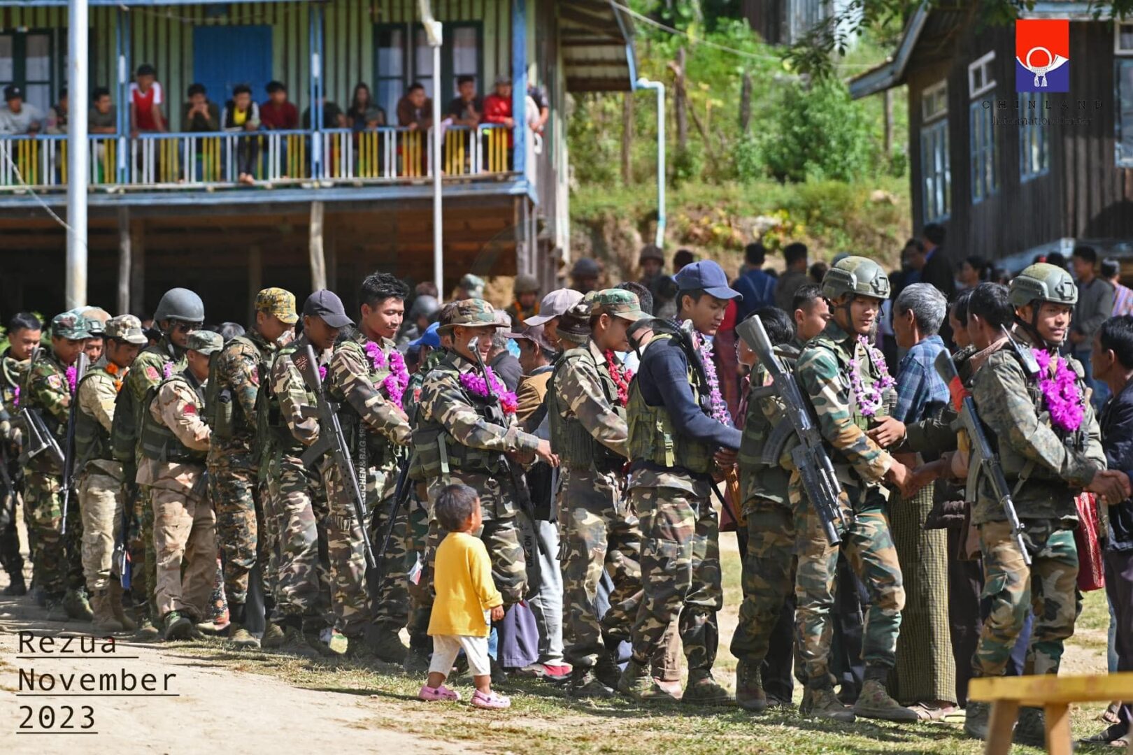 (ရေဇွာမြို့သိမ်းအား တိုက်ခိုက်သိမ်းပိုက်ပြီးနောက် မြင်ကွင်းနှင့် အောင်ပွဲပြန်ရဲဘော်များအား ဒေသခံများက ကြိုဆိုနေစဉ်။ ဓာတ်ပုံ - CIC)
