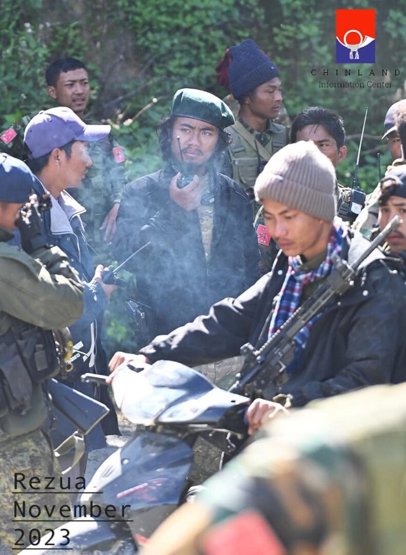(ရေဇွာမြို့သိမ်းအား တိုက်ခိုက်သိမ်းပိုက်ပြီးနောက် မြင်ကွင်းနှင့် အောင်ပွဲပြန်ရဲဘော်များအား ဒေသခံများက ကြိုဆိုနေစဉ်။ ဓာတ်ပုံ - CIC)