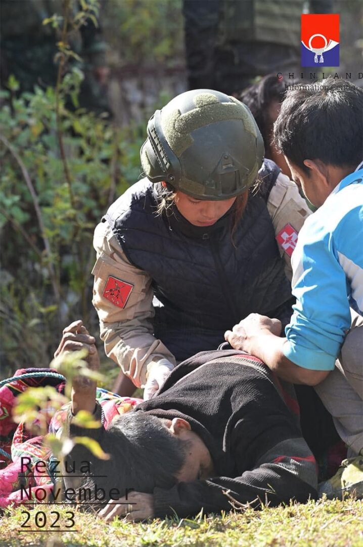 (ရေဇွာမြို့သိမ်းအား တိုက်ခိုက်သိမ်းပိုက်ပြီးနောက် မြင်ကွင်းနှင့် အောင်ပွဲပြန်ရဲဘော်များအား ဒေသခံများက ကြိုဆိုနေစဉ်။ ဓာတ်ပုံ - CIC)