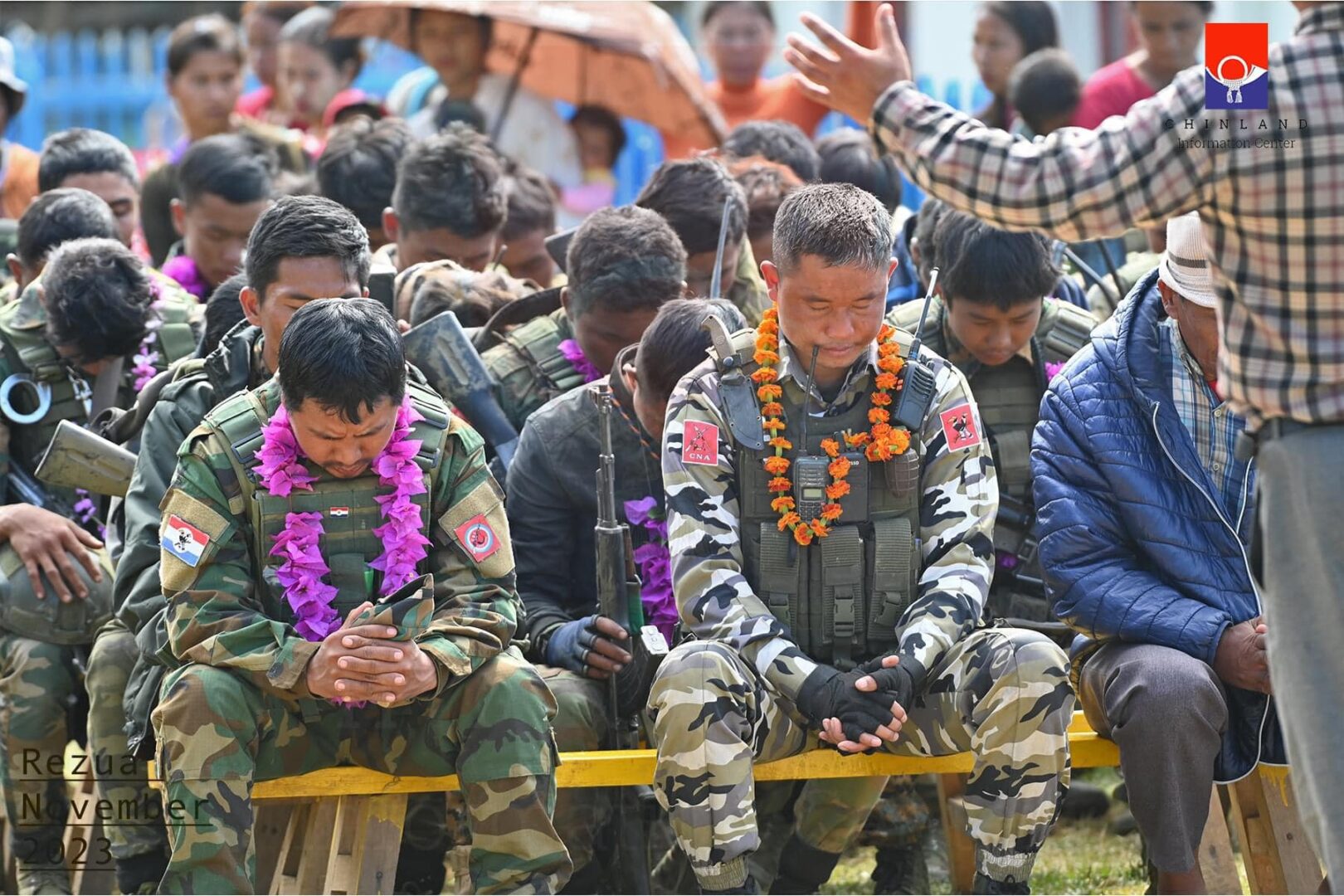 (ရေဇွာမြို့သိမ်းအား တိုက်ခိုက်သိမ်းပိုက်ပြီးနောက် မြင်ကွင်းနှင့် အောင်ပွဲပြန်ရဲဘော်များအား ဒေသခံများက ကြိုဆိုနေစဉ်။ ဓာတ်ပုံ - CIC)