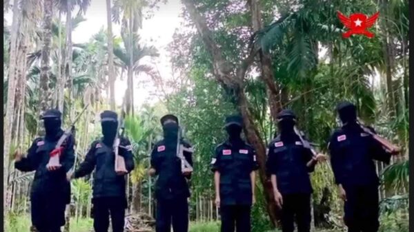 (ထားဝယ်လူငယ်လက်ရုံးတပ်မှ ရဲဘော်အချို့အား တွေ့ရစဥ်။ဓာတ်ပုံ - ထားဝယ်လူငယ်လက်ရုံးတပ်)