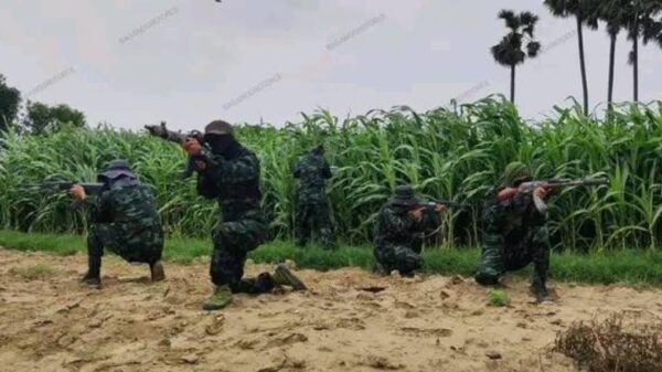 ညောင်ဦးခရိုင်ပကဖ(ပုဂံပြည်ဘီဘူးတပ်)၏ ရဲဘော်များအား တွေ့ရစဥ်။ ဓာတ်ပုံ-Bagan Ogre Force