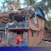 (စစ်ကောင်စီတပ် လေကြောင်းတိုက်ခိုက်မှုကြောင့် နေအိမ်များ ပျက်စီးမှုများနှင့် ဘေးလွတ်ရာတိမ်းရှောင်နေရသော ပြည်သူများအား တွေ့ရစဉ်။ ဓာတ်ပုံ - KNU)