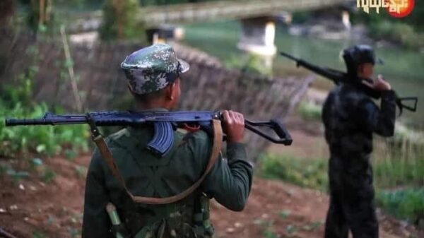 (ကချင်လွတ်လပ်ရေးတပ်မတော်(KIA)မှ ရဲဘော်များအား ရှေ့တန်းတနေရာ၌ တွေ့ရစဉ်။ ဓာတ်ပုံ - PS)