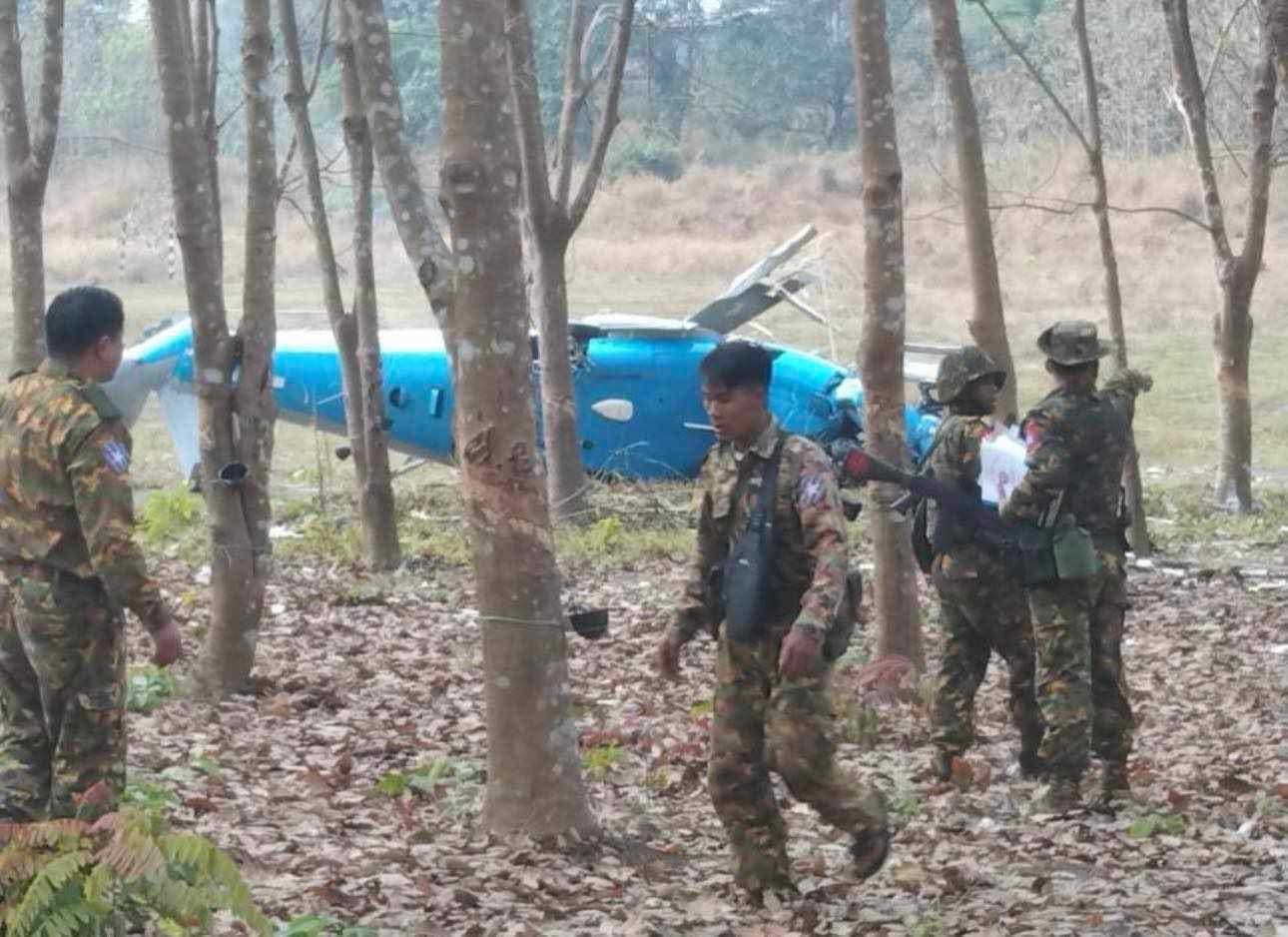 (တော်လှန်ရေးအဖွဲ့များ တိုက်ခိုက်၍ ပျက်ကျသွားသော စစ်ကောင်စီရဟတ်ယာဥ်။ဓါတ်ပုံ- CJ)