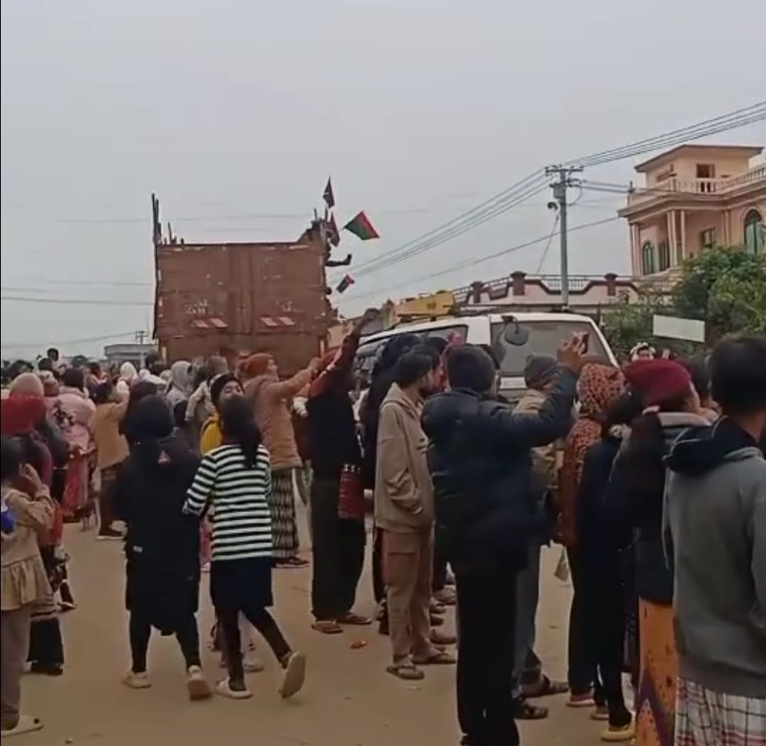 (​အောင်ပွဲရ KIA တပ်ဖွဲ့ဝင်များကို ကြိုဆို​နေ​သောပြည်သူများ။ဓါတိပုံ-CJ )