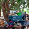 (စစ်တပ် စစ်​ကြောင်းလာ၍ ထွက်ပြေးတိမ်းရှောင်​နေကြ​သော ပြည်သူအချို့အား တွေ့ရစဥ်။ဓါတ်ပုံ-CJ)