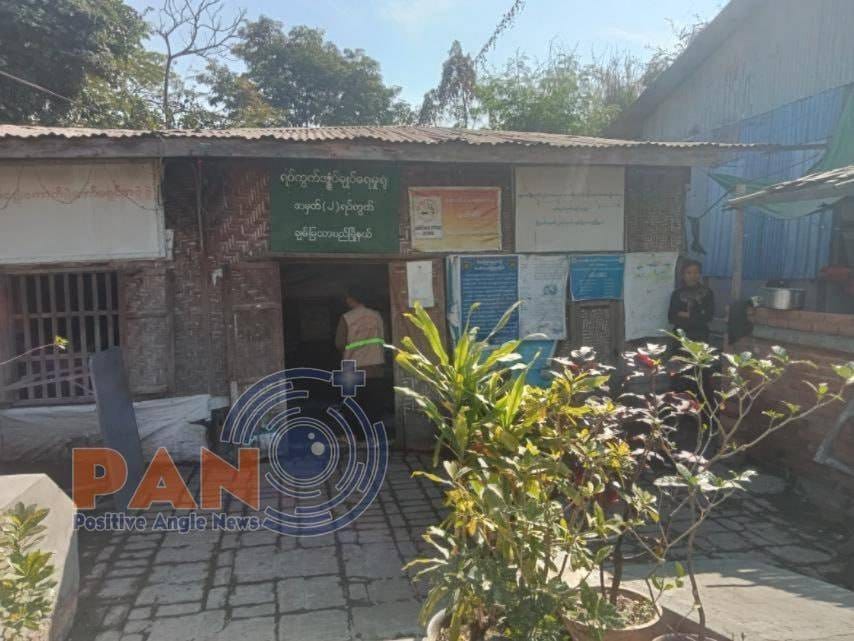 (တိုက်ခိုက်ခံခဲ့ရသော အုပ်ချုပ်ရေးမှူးရုံးအား တွေ့ရစဥ်။ ဓာတ်ပုံ-စကစ)